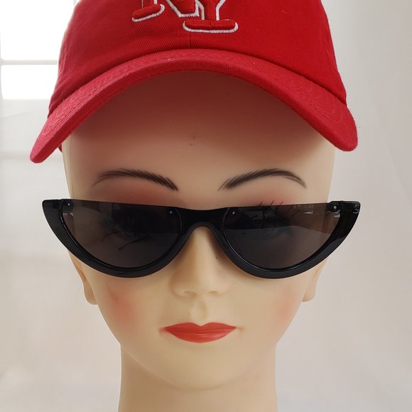 EdensCloset Exclusive Sunglasses - Picture 1 of 6
